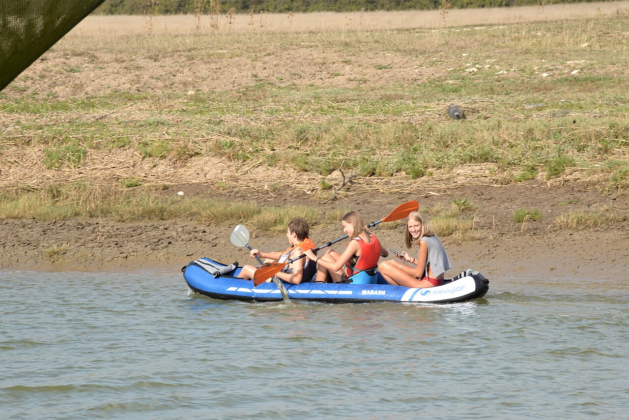 Adolescents en promenade sur la Seudre (