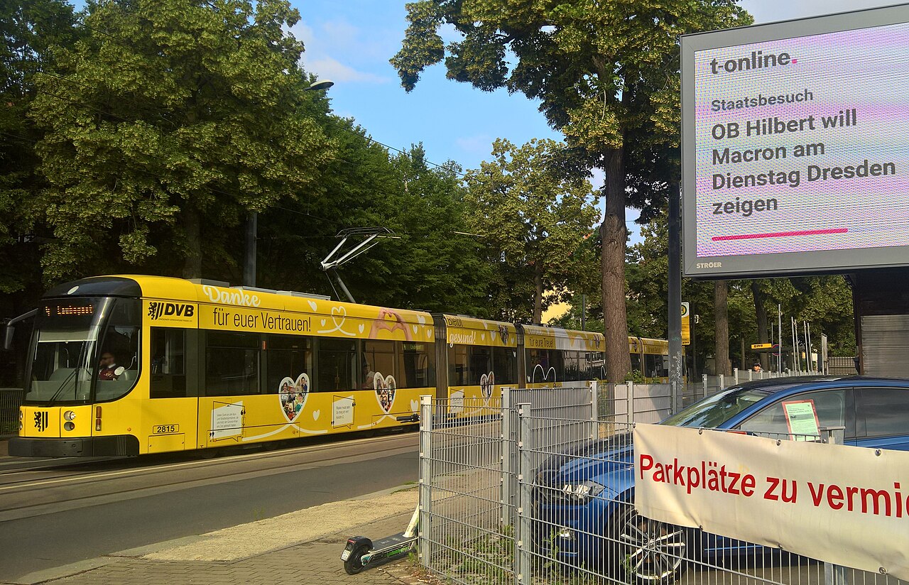 Large-screen digital advertising in Dres