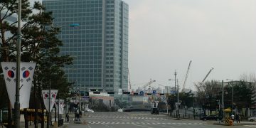 삼성전자, 베트남에 2.2조 반도체 테스트 공장… AI 메모리 수요 대응