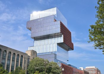 클라우드 데이터센터 건물 - MS·오픈AI 독점 계약 해제
