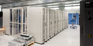 High performance computing cluster server hall