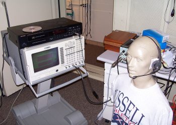 Call center operator headset voice communication