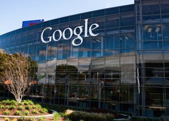 구글 본사 건물과 Google 로고