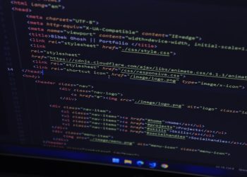 웹 페이지 HTML 소스 코드 화면