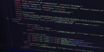 웹 페이지 HTML 소스 코드 화면