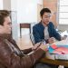스타트업 사무실에서 협업하는 젊은 개발자들