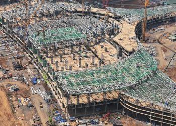 Aerial shot of a large-scale construction project with cranes in Đồng Nai, Việt Nam.