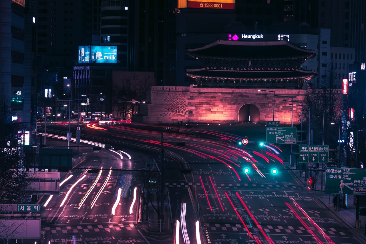 a city street filled with lots of traffic at night
