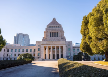 Front view of the National Diet Building in Tokyo on a sunny day, showcasing classic architecture.