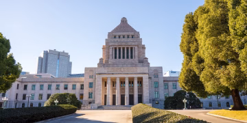 Front view of the National Diet Building in Tokyo on a sunny day, showcasing classic architecture.