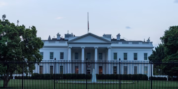 Front-facing view of the White House in Washington D.C., USA.