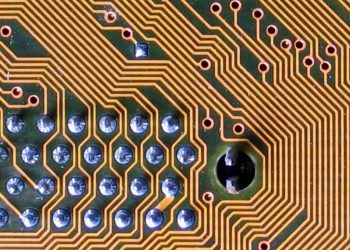 Labyrinthine circuit board lines - Flickr - quapan