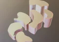 추상적인 3D 형태의 반도체 아키텍처 개념 이미지