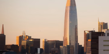 San Francisco skyline featuring modern skyscrapers at sunset, highlighting Salesforce Tower.
