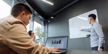 스타트업 오피스 팀 미팅