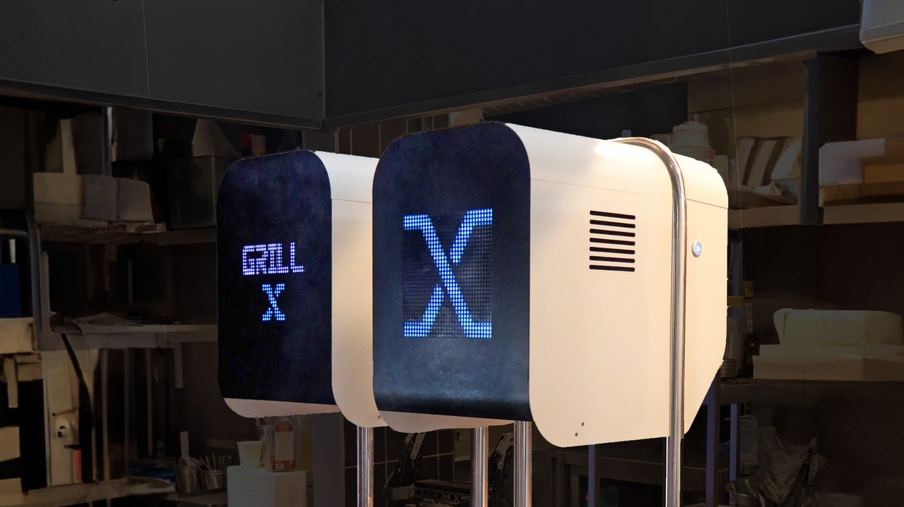 비욘드허니컴의 AI 조리 로봇 그릴엑스(GRILL X)가 고기를 굽는 모습