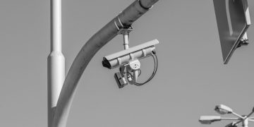 도로 위 CCTV 감시 카메라