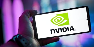 엔비디아 로고가 표시된 스마트폰 — 엔비디아 Vera CPU 슈퍼컴퓨터 기사