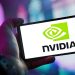 엔비디아 로고가 표시된 스마트폰 — 엔비디아 Vera CPU 슈퍼컴퓨터 기사