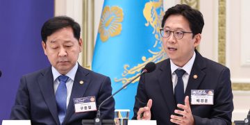 정부 관계자가 모두의 AI 프로젝트 추진 방향을 설명하는 모습