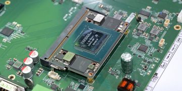 컴퓨텍스 2025에 전시된 엔비디아 젯슨 오린 NX 보드. 기사에 나온 T3000·T2000의 실물 사진은 아니다.