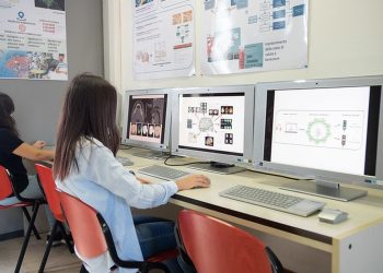 폴리테크니코 디 밀라노 E-Health Lab 연구진의 의료영상 데이터 분석 현장