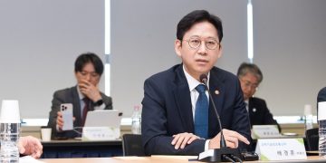 독자 AI 파운데이션 모델 국민 평가단 공모를 설명하는 정부 관계자
