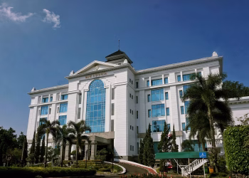 Impressive shot of the Bank Indonesia building in Bandung with vibrant blue skies.