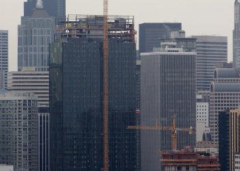 Amazon Headquarters construction from Bhy Kracke Park (18227035656)