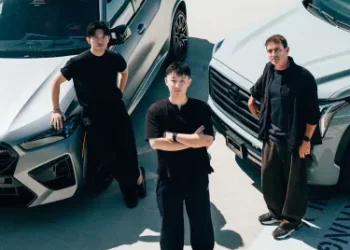 Bidbus founder Duke Yan and team
