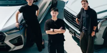 Bidbus founder Duke Yan and team