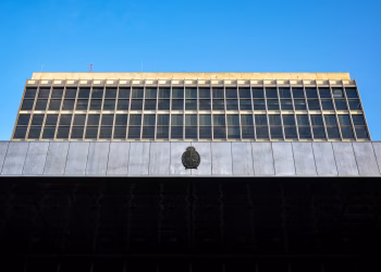 Urban architecture of a government building with a clear blue sky in Montevideo, Uruguay.