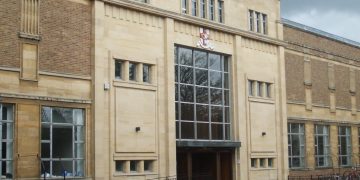 인간·로봇 팀 신뢰 관리 연구를 수행한 University of Bristol 공학 건물