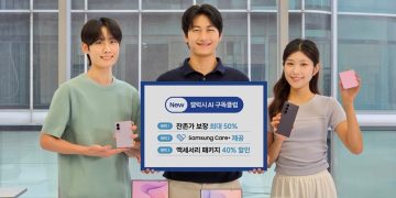 갤럭시 Z 폴드8과 플립8을 들고 구독클럽 혜택을 소개하는 삼성전자 모델들