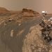 화성 지표에서 작업 중인 NASA 큐리오시티 로버의 실제 임무 합성 사진