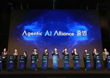 에이전틱 AI 얼라이언스 출범식에서 관계자들이 무대에 선 모습
