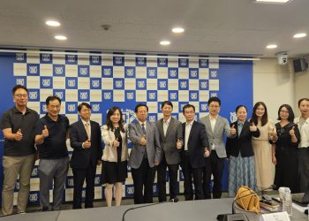 서울대학교 공과대학과 중국공정원 대표단의 AI·로봇·스마트제조 협력 논의 기념사진