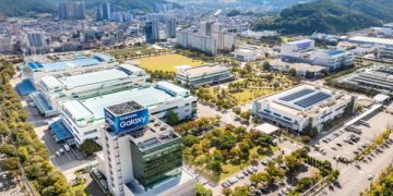 삼성전자 구미 스마트시티 전경과 Samsung Galaxy 표지