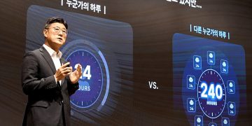 정재헌 SK텔레콤 CEO가 2026 뉴 이천포럼에서 발표하는 모습