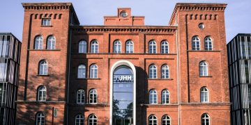Institute of Aircraft Production Technology (IFPT), Hamburg University of Technology (TUHH) 공식 캠퍼스 사진 — 수동 수소 누설 점검의 프로브 궤적, 표준 공백과 함께 탐지 성능을 좌우한다 연구진 소속기관
