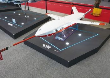 ADEX 2025에 공개된 KAI 고속 소모성 공중 무인기 AAP 실물 시제기