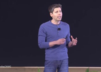 OpenAI DevDay 2025 무대에서 발표하는 Sam Altman