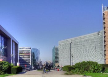 EU, AI 기가팩토리 최대 7곳 입찰…300억유로 이상 투자 구상