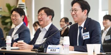 과학기술 인공지능 미래전략회의에서 발언하는 배경훈 부총리