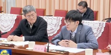 중국 총리 주재 좌담회에 참석한 딥시크 창업자 량원펑