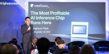 박성현 리벨리온 대표가 RAISE Summit 2026에서 AI 추론 반도체를 발표하는 모습