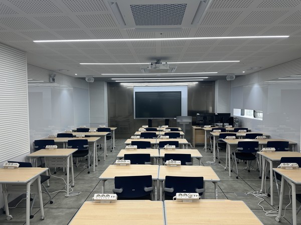호서대학교 KTX캠퍼스의 40명 수용 첨단 강의실