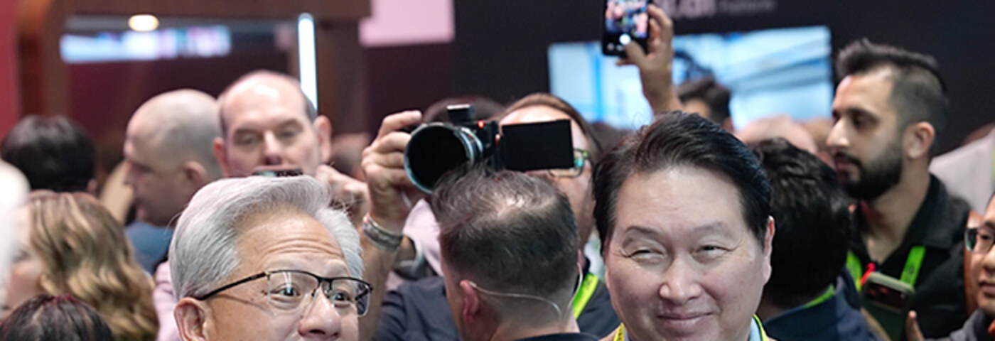 GTC 2026 행사장에서 만난 젠슨 황 엔비디아 CEO와 최태원 SK그룹 회장