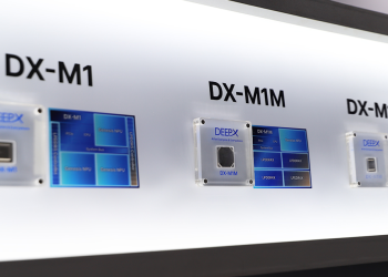 딥엑스 전시 공간에 공개된 DX-M1·DX-M1M 제품