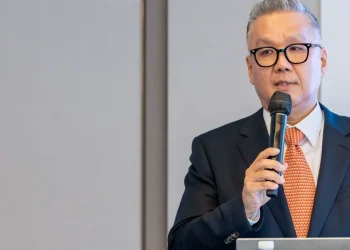 알리바바 클라우드 한국 세 번째 데이터센터 기자간담회에서 발표하는 윤용준 한국 총괄
